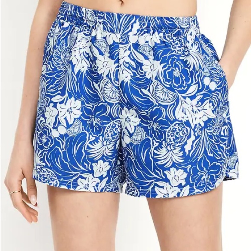 Old Navy Blue and White Floral Board Shorts Women’s Small